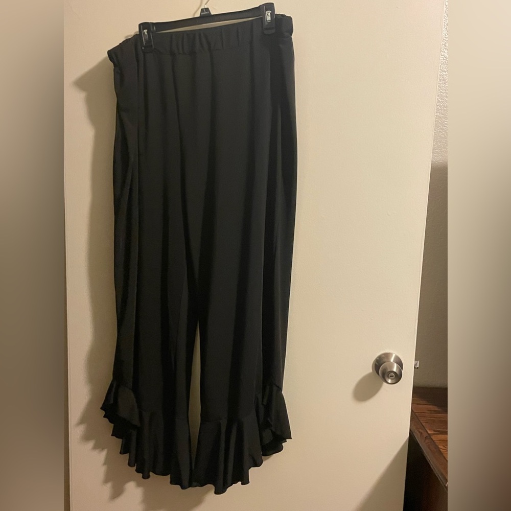 Black Frilled Crop Pants